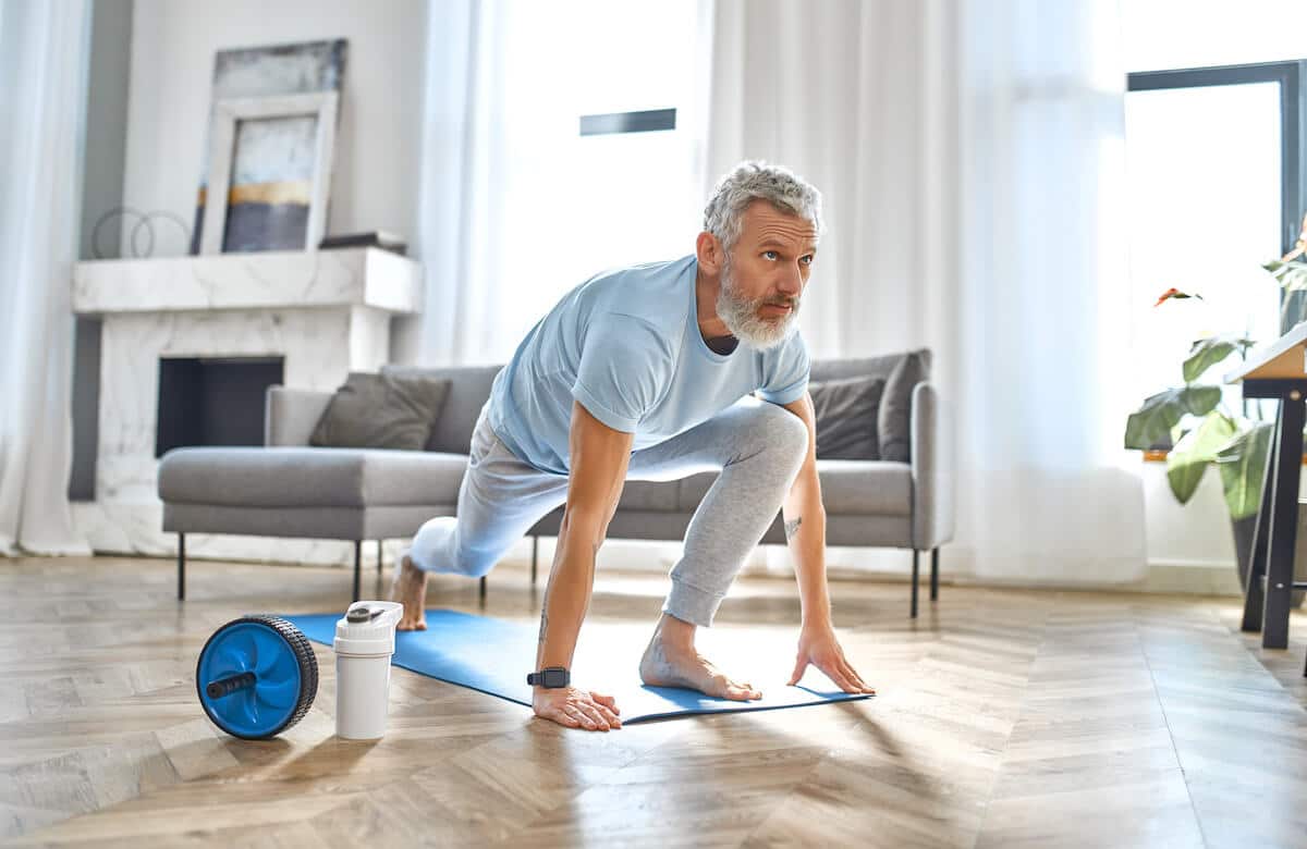 Protein shakes for weight gain: elderly man exercising