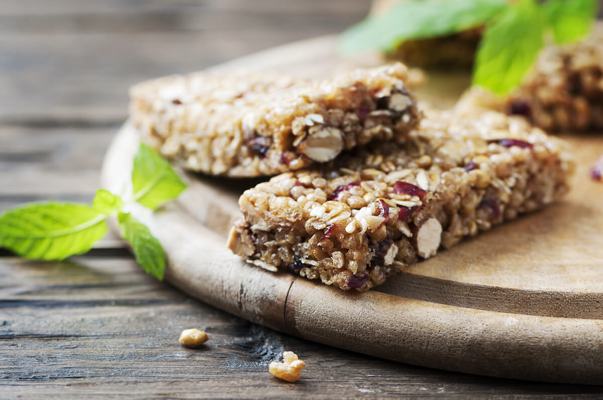 High protein low carb snacks: granola bars