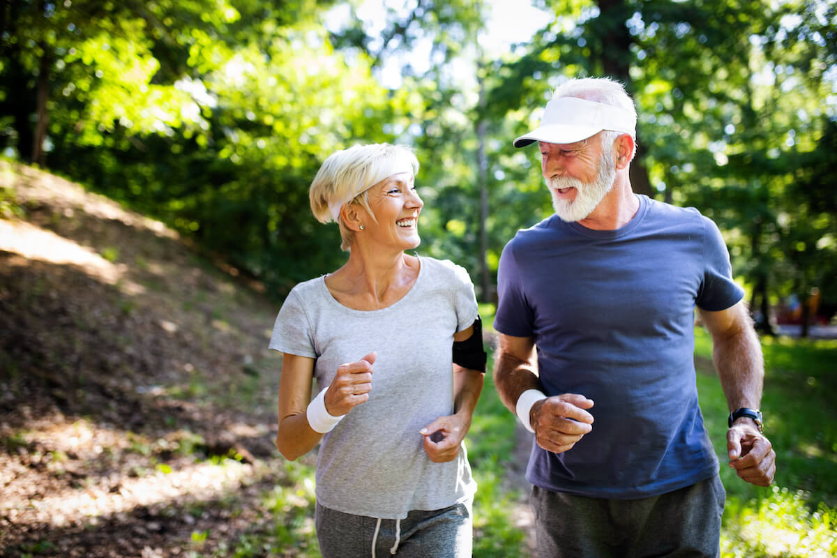 How long does it take for collagen supplements to work: elderly couple jogging