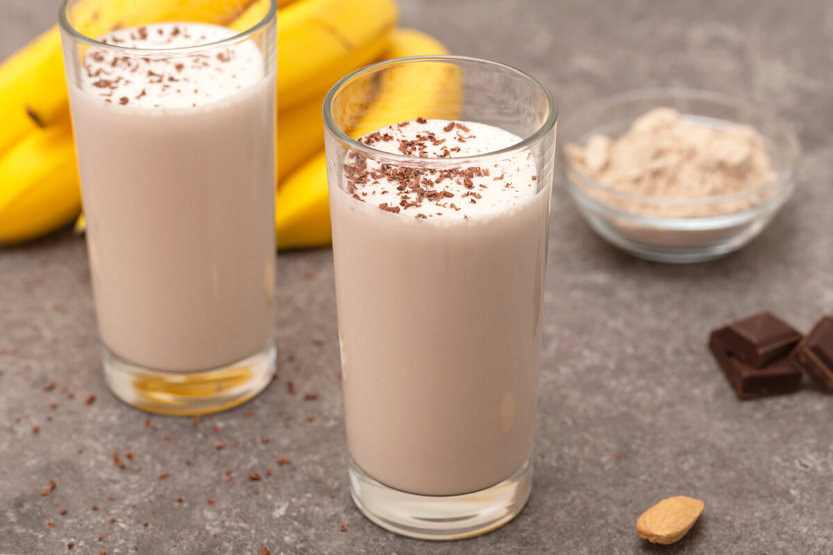 Does protein powder expire: banana with chocolate shake