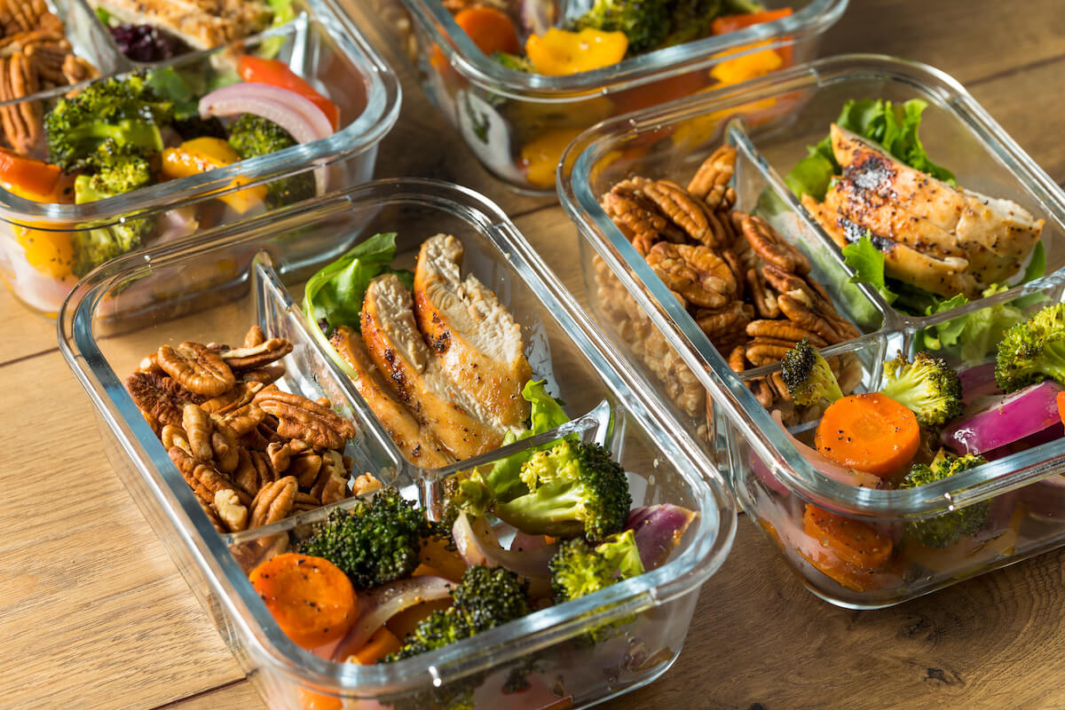 High protein low carb meals: chicken, vegetables and walnuts in food containers