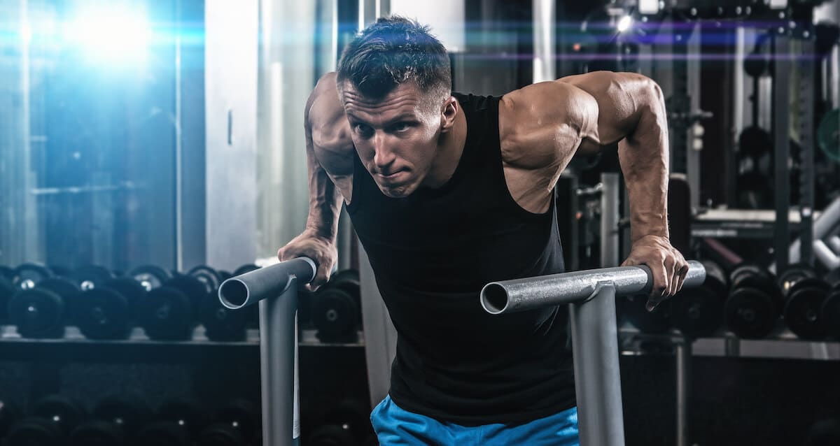 How to clean bulk: man doing dips