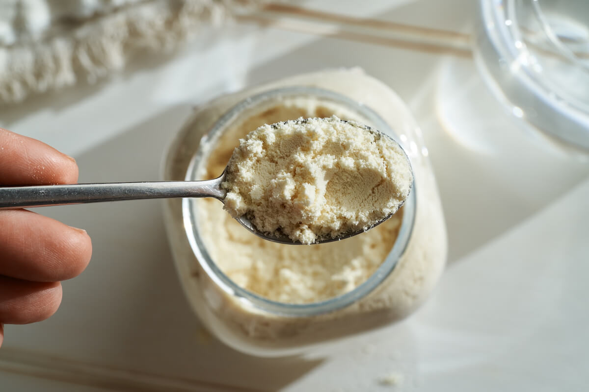 Does protein powder expire: person holding a spoonful of protein powder