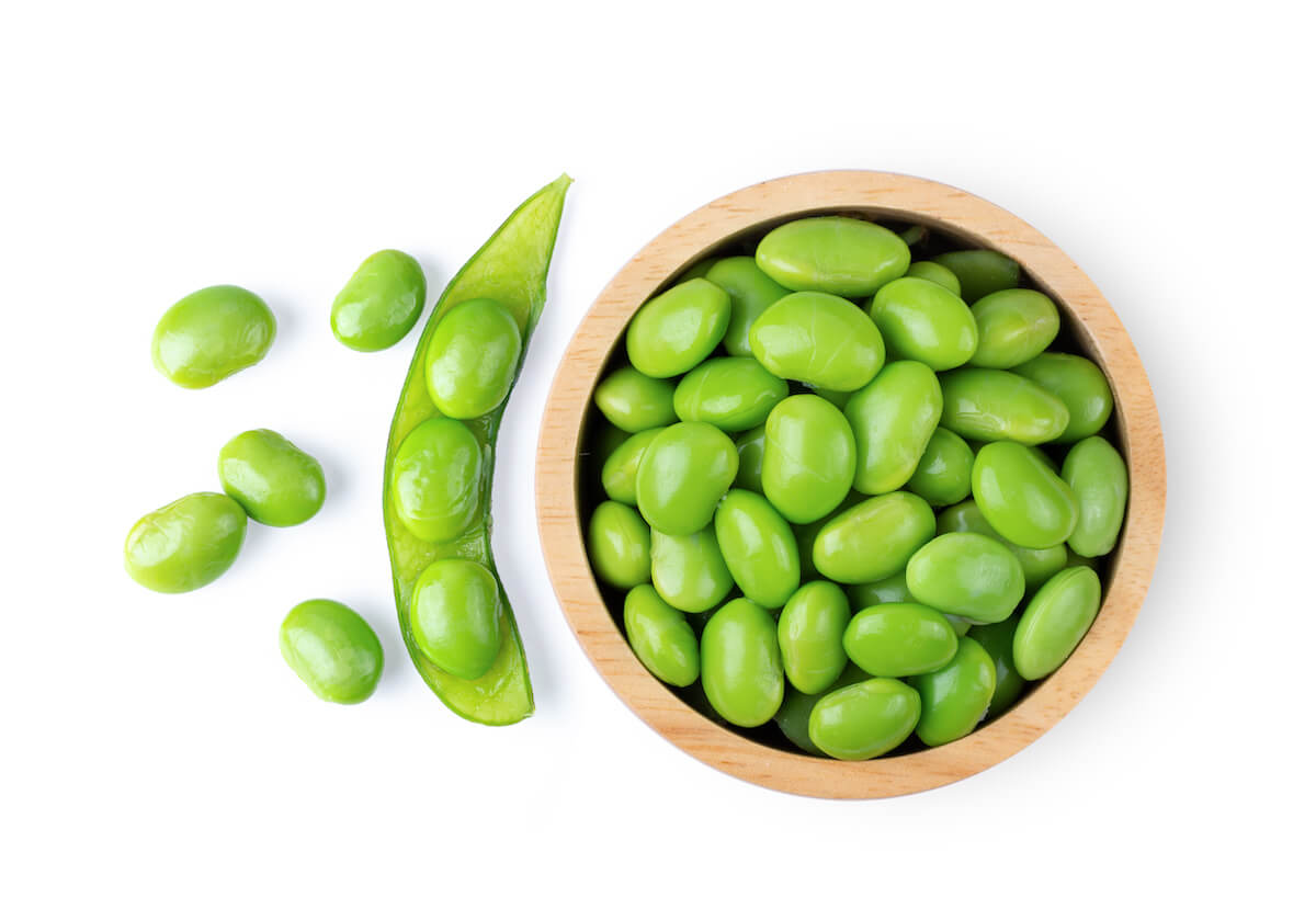 High protein vegan snacks: green soy beans in a bowl