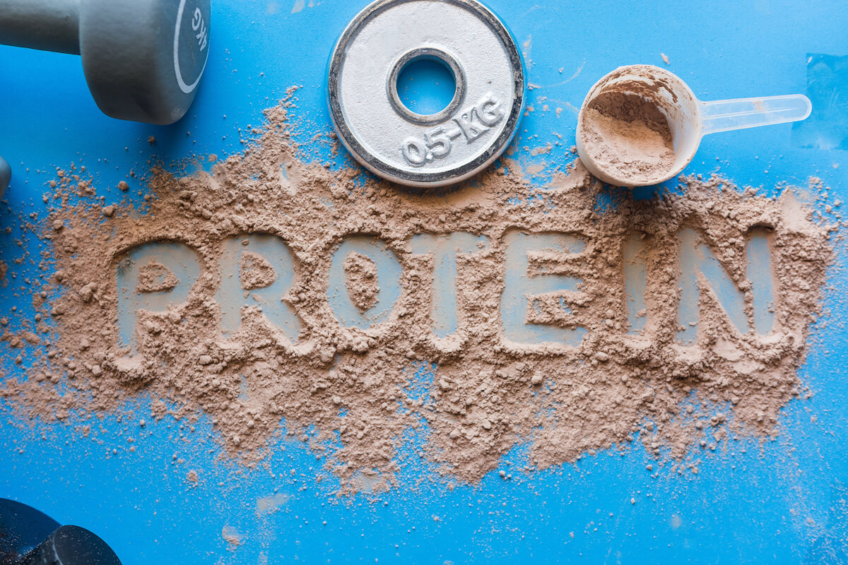 Does protein make you gain weight: protein powder scattered on the floor