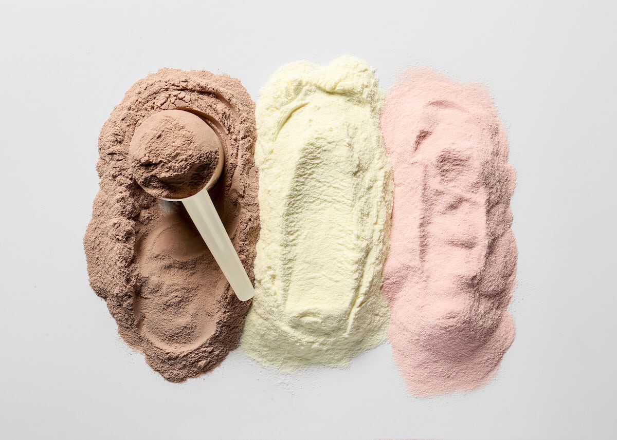How is protein powder made: different flavors of protein powder and a measuring scoop