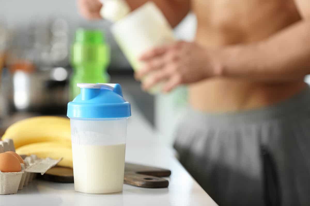 How many protein shakes a day: protein shake, eggs, and bananas