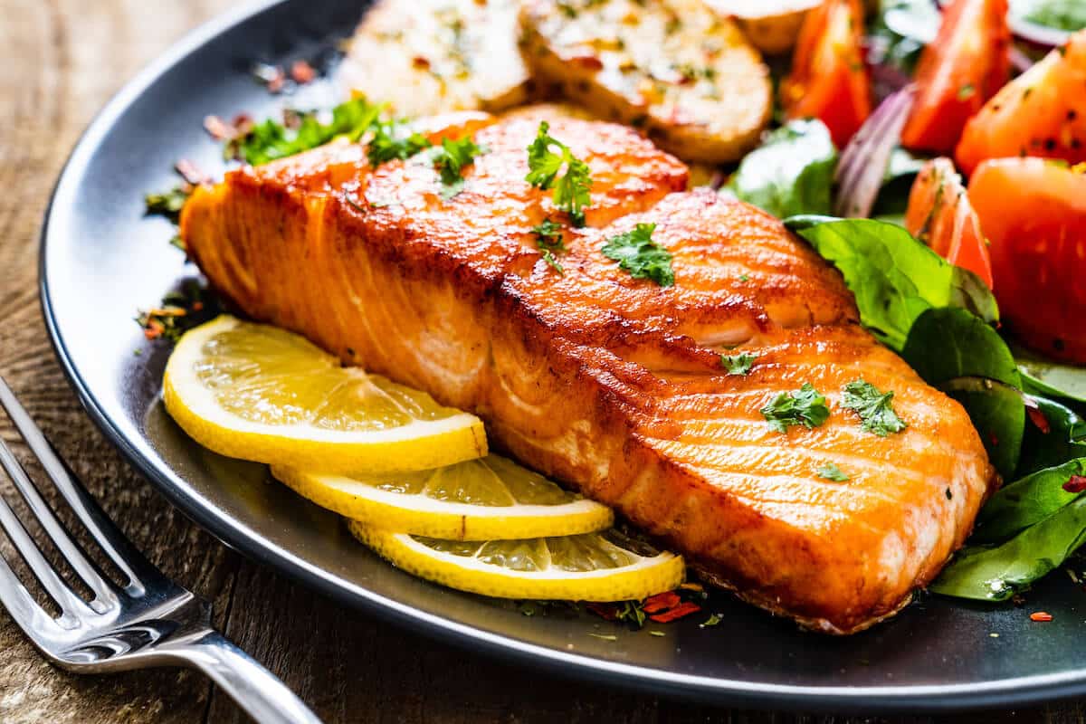 How long does it take protein to digest: salmon with potatoes and vegetables